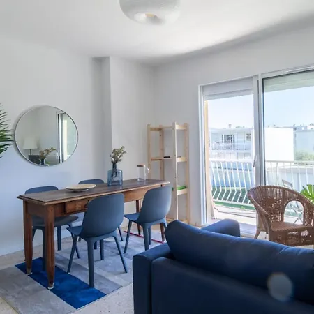 Bright Apt With Balcony Near The Beach *