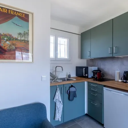 Apartament Bright Apt With Balcony Near The Beach